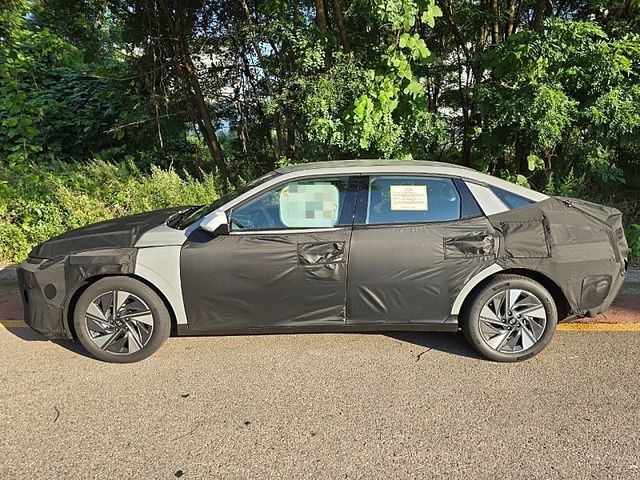 현대차 '아반떼 풀체인지' 테스트카 (출처 : 오토스파이넷)