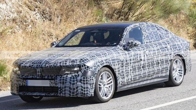 사진 : BMW 5시리즈 페이스리프트 테스트카 (출처=motor.es)