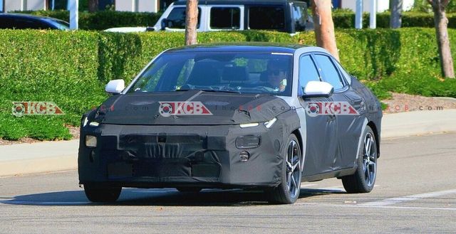 사진 : 현대차 아반떼 풀체인지 테스트카 (출처=KCB)