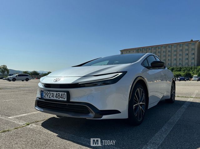 토요타 프리우스 AWD XLE