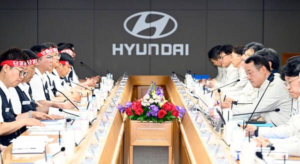 현대자동차 노사 대표가 6월 18일 울산공장에서 올해 임금 및 단체협약 상견례를 열고 있다. (출처 : 현대자동차)
