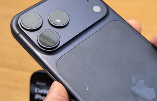 알루미늄으로 만든 신형 아이폰17이 구입 몇시간 만에 흠집이 발생하는 등 소비자 불만이 이어지고 있다.