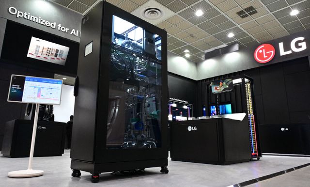 국내 주요 대기업들이 올해 수만명의 신규채용을 발표한 가운데 가전 대기업인 LG전자가 희망퇴직을 발표, 주목을 끌고 있다.