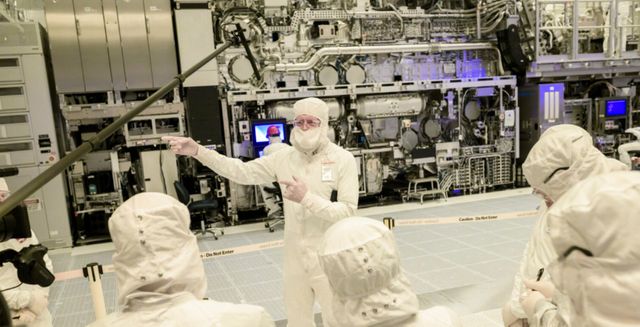 SK하이닉스가 차세대 반도체 제조 핵심 장비인 'High NA EUV'를 도입했다.&nbsp;