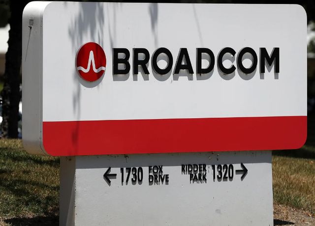 &nbsp;브로드컴이 오픈AI로부터 100억 달러(13조9천억 원) 규모의 반도체 공급권을 확보했다.