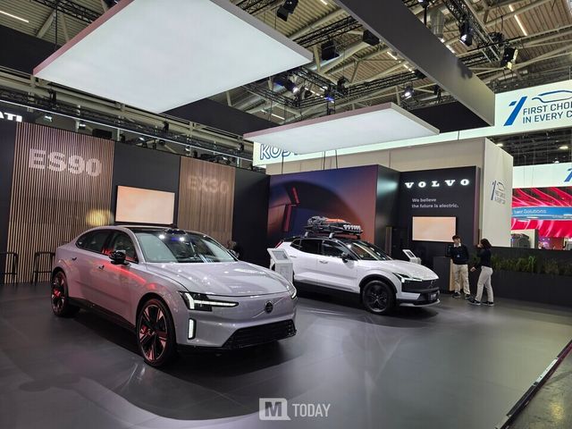 독일 뮌헨에서 열린 'IAA 모빌리티 2025' 볼보자동차 부스 전경
