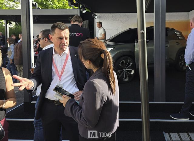 (왼쪽) 마틴 샌더(Martin Sander) 폭스바겐 승용부문 세일즈·마케팅·애프터세일즈 부문 총괄임원