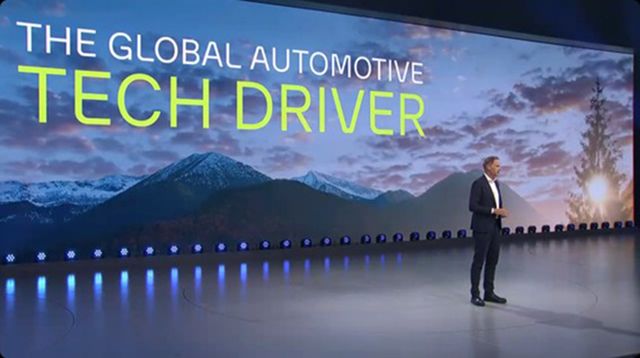 올리버&nbsp;블루메&nbsp;폭스바겐그룹&nbsp;CEO가&nbsp;현지시간&nbsp;9월&nbsp;8일&nbsp;IAA&nbsp;서밋에서&nbsp;열린&nbsp;기자간담회에서&nbsp;발표를&nbsp;하고&nbsp;있다.