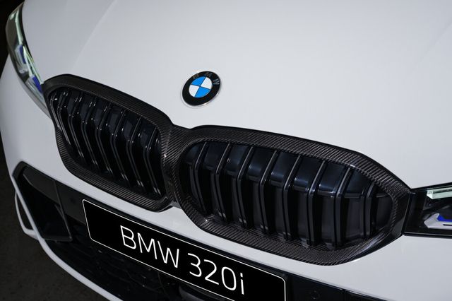 BMW가 글로벌 성장세 둔화 등을 이유로 독일 본사와 주요 지역 사업부문에 올해 마케팅, PR 등 일반 관리부문 지출 동결 지침을 내리는 등 긴축 경영에 나서고 있다.