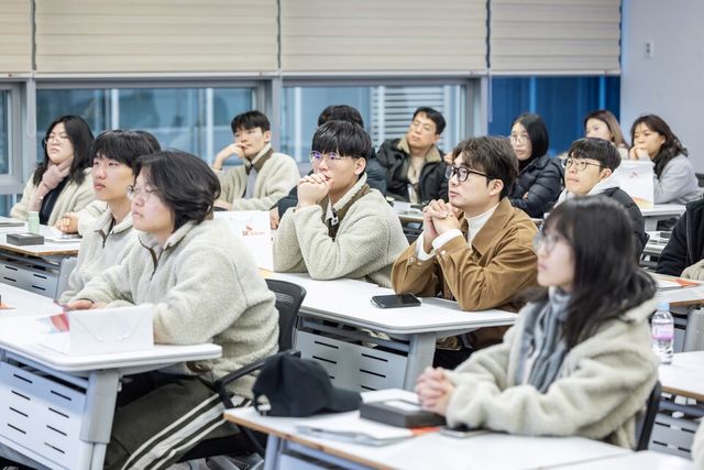 SK텔레콤이 지난 15일 한국인터넷진흥원(KISA), 나주교육지원청과 함께 나주시 중·고등학생을 대상으로 개인정보 특화 교육과 기업 탐방 프로그램을 진행했다.