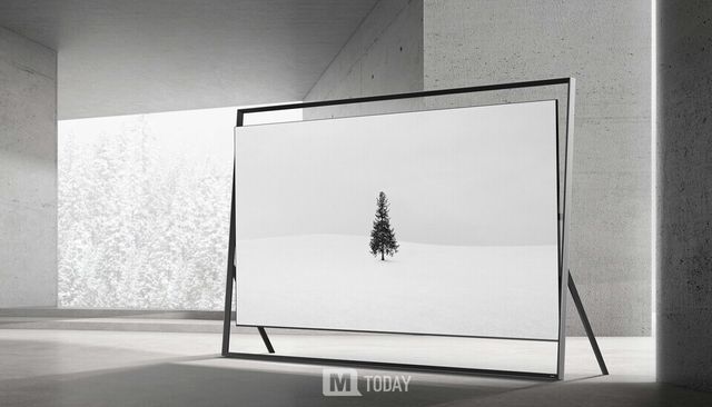 삼성전자가 CES 2026 개막에 앞서 4일(현지 시간) 미국 라스베이거스에서 열린 '더 퍼스트룩(The First Look)' 행사에서 130형 마이크로 RGB TV를 공개했다.