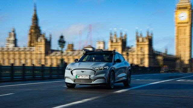 영국 웨이브(WAYVE) 자율주행차