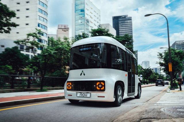청계천을 순환하는 버스로 운영중인 오토노머스에이투지의 자율주행차 로이(ROii)