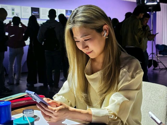 &nbsp;갤럭시 S26 시리즈 언팩 행사 무대는 ‘케데헌’으로 유명한 매기 강 감독이 연출했다.