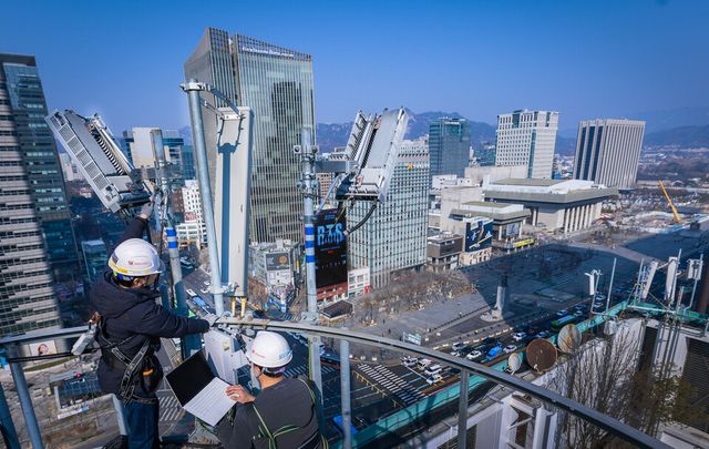 국내 최대 통신사 SKT가 통신망 장애에 대비, AI 기반 네트워크 운영 시스템을 도입하는 등 특별 통신 대책 마련에 나선다.