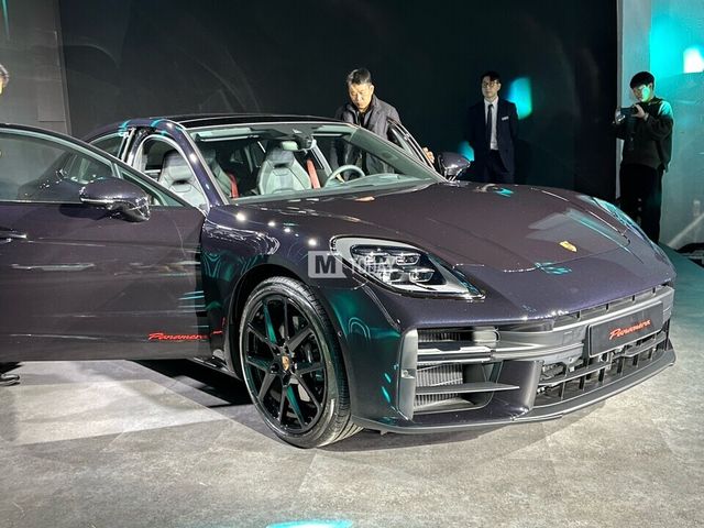 포르쉐 파나메라 레드 익스클루시브