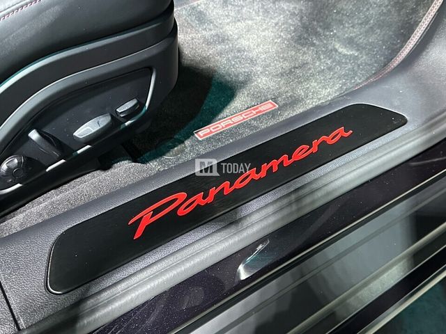 포르쉐 파나메라 레드 익스클루시브