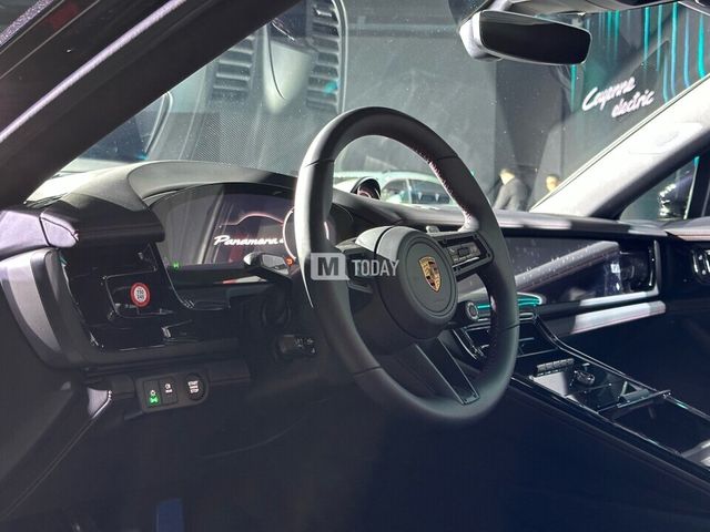 포르쉐 파나메라 레드 익스클루시브