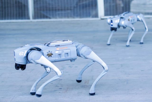 보스톤다이나믹스의 4족 보행 로봇 스팟
