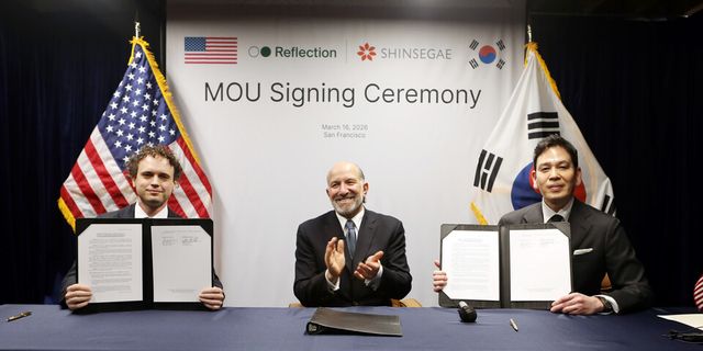 신세계그룹과 리플렉션 AI가 지난 3월 한국 소버린 AI 팩토리 건립을 위해 전략적 파트너십을 체결했다. 사진:&nbsp; Misha Laskin 리플렉션 AI CEO(왼쪽부터), 하워드 러트닉 미국 상무부 장관, 정용진 신세계그룹 회장)