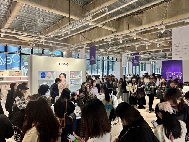 톰 일본 도쿄 팝업스토어 부스 전경