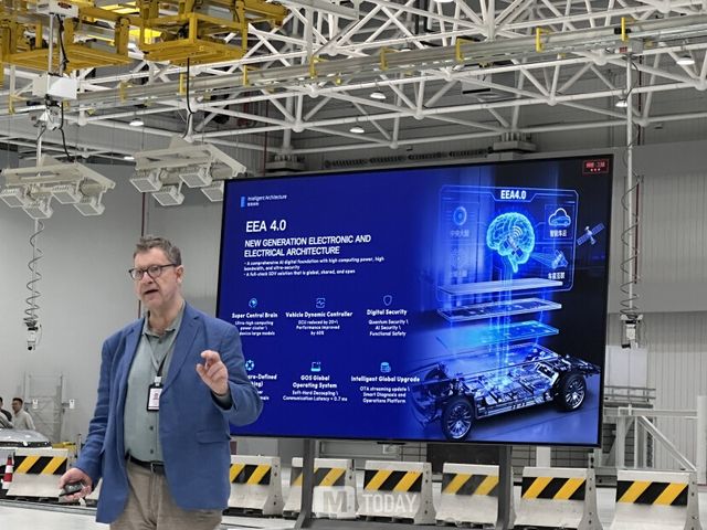 지리 테크놀로지 유럽에서 E/E & SW 아키텍처를 담당하는 글로벌 시니어 치프 엔지니어 예커 앤더슨(Jerker Andersson)