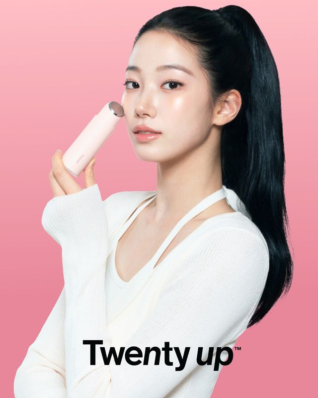 톰 뷰티 디바이스 ‘투앤티업’ 전속모델 르세라핌 카즈하