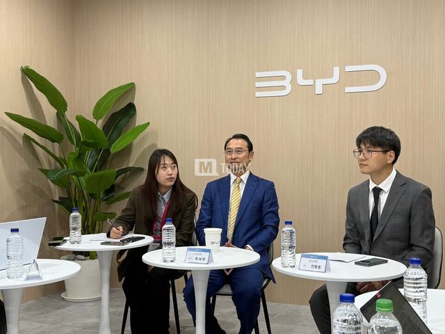 BYD 아시아태평양 총괄 류쉐량(劉学亮) 총경리(가운데)