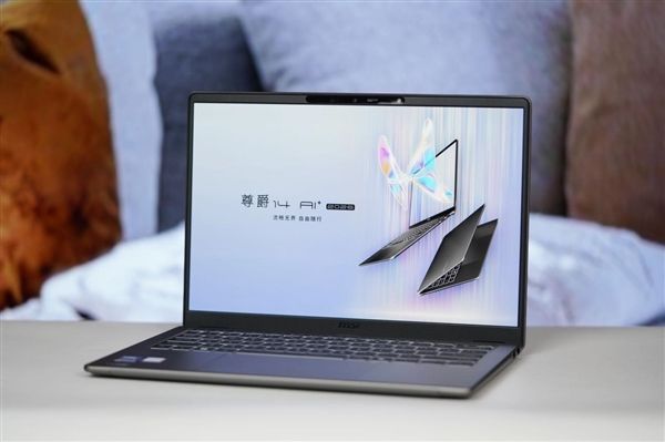시중에 판매되는 200대의 노트북 베터리 수명을 테스트한 결과, MSI 프레스티지 14 Flip AI+가 42시간 6분으로 사상 최고 기록을 세웠다.