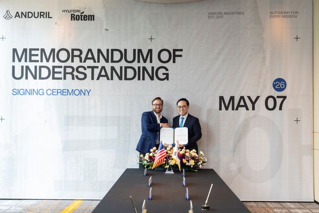 사진설명: 이용배(오른쪽) 현대로템 대표이사 사장과 브라이언 쉼프 안두릴 공동창업자 겸 CEO