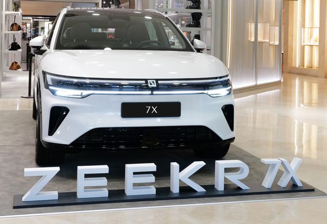 &nbsp;지커(Zeekr)의 국내 공식 딜러사 지케이모빌리티(ZK Mobility)가 6월 20일부터 28일까지 9일간 롯데백화점 광주점에서 '지커 7X' 팝업스토어를 운영한다.