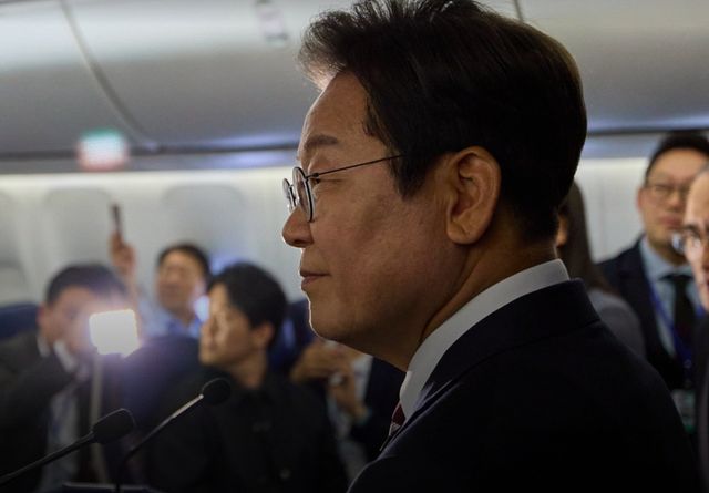 이재명 대통령이 2026 국제축구연맹(FIFA) 북중미 월드컵에서 대한민국 축구대표팀이 32강 진출에 실패한 것과 관련, 대한축구협회의 인사 시스템을 강도 높게 비판했다.(사진 출처: 청와대)
