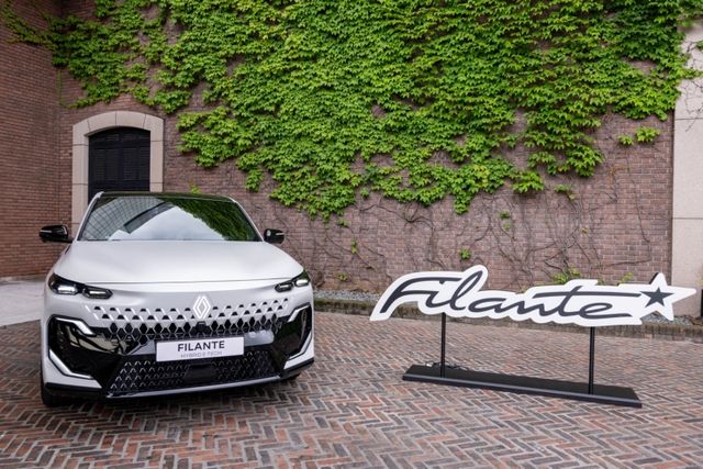 14일 '바스티유 데이 2026' 행사에 전시된 르노 필랑트(Renault FILANTE)