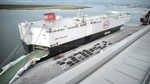 BYD, 수출을 위한 차량 선적 중(참고사진, 출처:BYD)