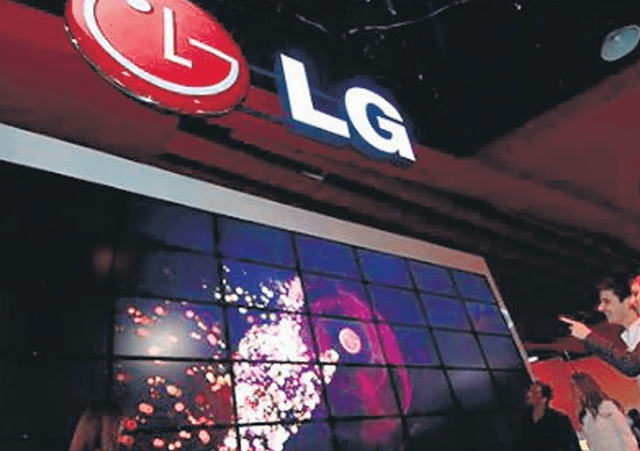 인도 정부가 삼성.LG의 고급 OLED TV용 디스플레이 수입 관세 추징을 검토중인 것으로 알려졌다.