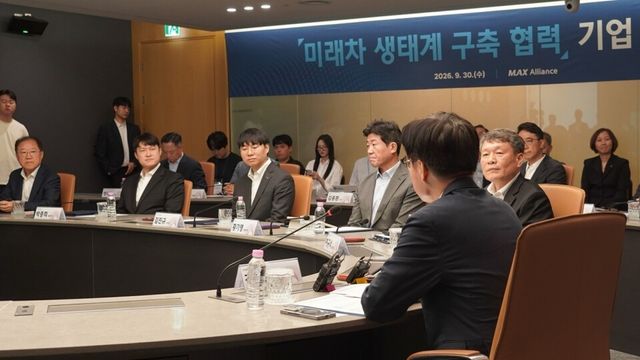 라이드플럭스 박중희 대표가 미래차 생태계 구축 협력 기업 간담회에 참석해 산업통상부 김정관 장관의 이야기를 듣고 있다. (사진 제공=라이드플럭스)