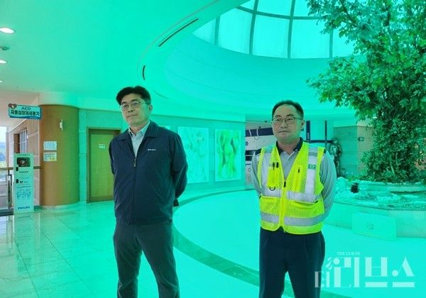 왼쪽부터 김태영 주류개발팀장과 이택인 품질관리팀장. [사진=최재원 기자]