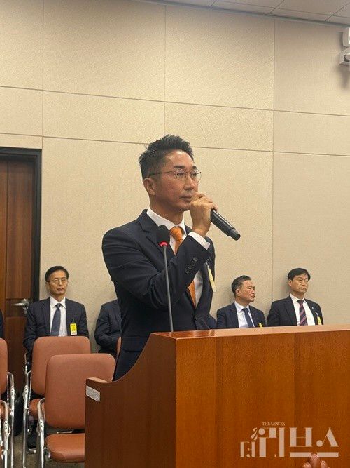 W컨셉 이주철 대표가 14일 산업통상자원중소벤처기업위원회(산자위) 국정감사에 출석해 질의에 답변을 하고 있다. [사진=박달님 기자]