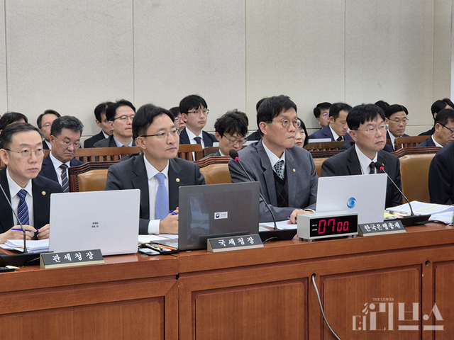 이창용 한국은행 총재와&nbsp;임광현 국세청장 등이 29일 국회서 열린 기획재정위원회 종합감사에 출석했다. [사진=임서우 기자]