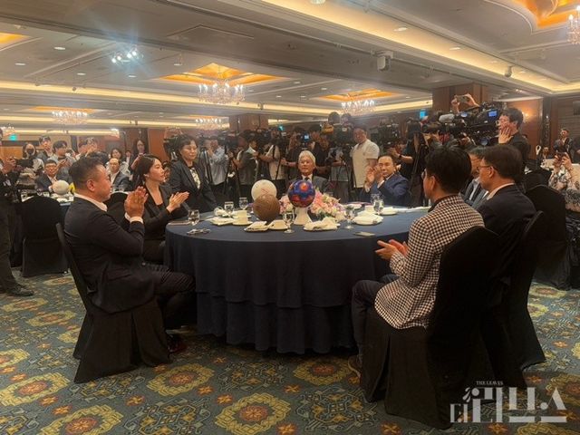 제너시스BBQ는 10일 11시 30분 서울시 소공동 롯데호텔에서 창사 30주년 기념 기자간담회를 열었다.&nbsp;[사진=박달님 기자]