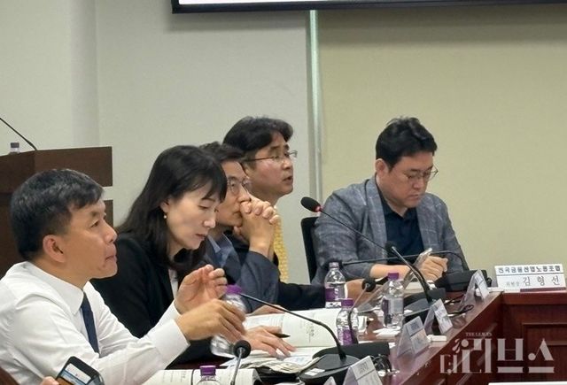 서강대학교 경제학부 이윤수 교수가 주택담보대출 집중 문제와 중소기업 금융 방안에 대해 발언하고 있다. [사진=양하영 기자]