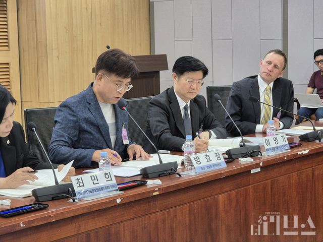 경제정의실천시민연합(경실련) 방효창 정책위원장이 축사를 하고 있다. [사진=임서우 기자]