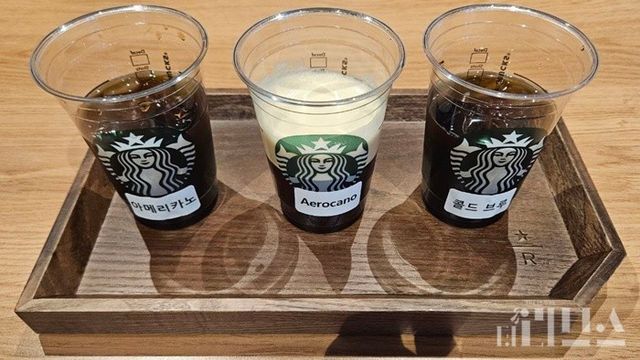 블랙커피 3종 시음을 위해 아메리카노·에어로카노·콜드 브루가 차례로 놓여있다. [사진=마선주 기자]&nbsp;