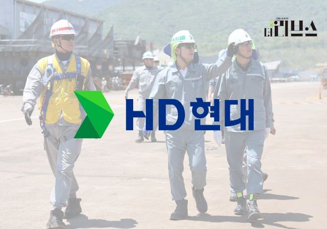 HD현대 정기선 회장이 지난 24일 베트남 칸호와성에 위치한 HD현대베트남조선을 찾아 현장 설비와 안전 시설물을 점검하고 있다. [그래픽=황민우 기자]