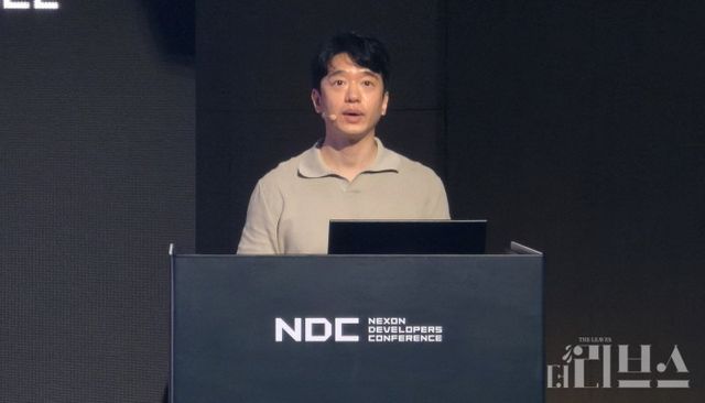 넥슨게임즈 진승범 부실장이 NDC 26에서 강연을 하고 있다. [사진=송진원 기자]