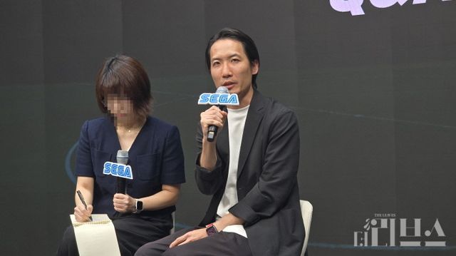 질의응답에서 답변 중인 히사이 카츠야 총괄 프로듀서 [사진=송진원 기자]