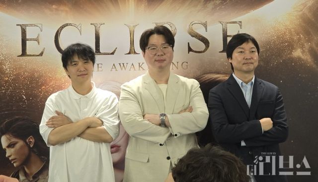 좌측부터 ‘이클립스: 더 어웨이크닝’ 제작 발표회에 참석한 엔픽셀 김동혁 아트 총괄, 이상문 총괄 PD, 스마일게이트 신재익 사업 총괄. [사진=송진원 기자]
