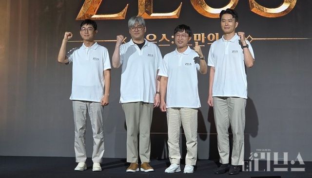 좌측부터 컴투스 김정훈 사업본부장, 에이버튼 정성훈 디렉터, 컴투스 남재관 대표, 에이버튼 김대훤 대표. [사진=송진원 기자]