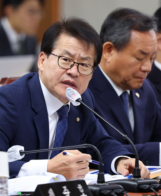 질의하는 더불어민주당 임호선 의원