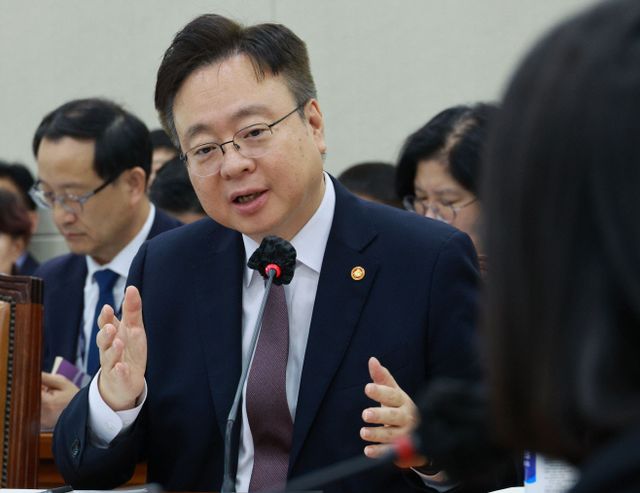 의원 질의에 답하는 조규홍 장관<YONHAP NO-2535>